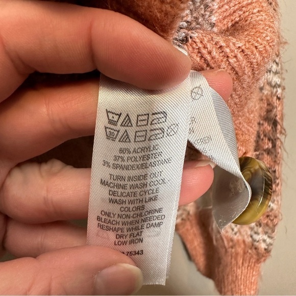 Cupcakes & Cashmere Plaid Cropped Cardigan - Picture 7 of 7